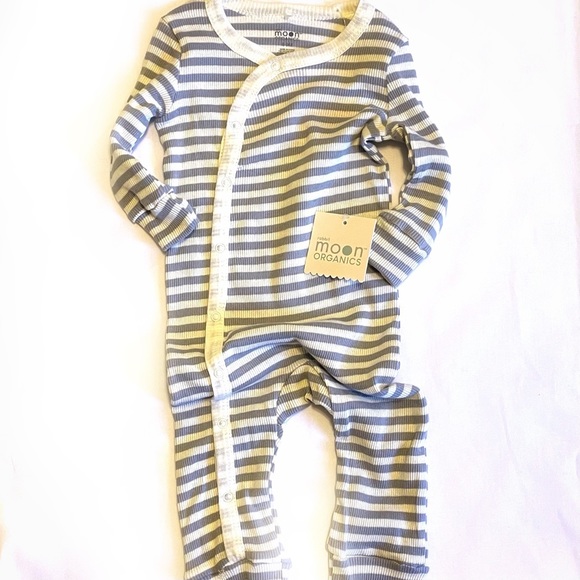 Moon Organics Other - Moon Organics Gray and Ivory Striped Sleeper, Size 6-9 Months, NWT